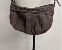 Borse da donna: Becksöndergaard Umhängetasche Leder taupe – Usato da Bergdietikon venduto da Esunny