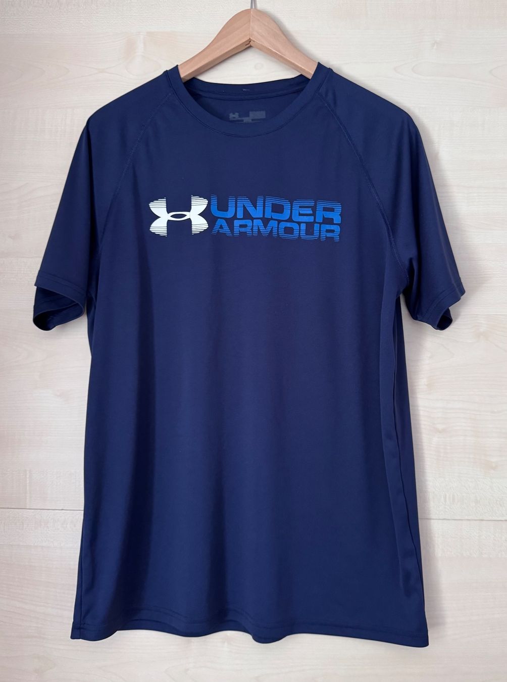 Under Armour T-Shirts: Under Armour Shirt, blau, Grösse M – Gebraucht aus Thun von Dvddealer