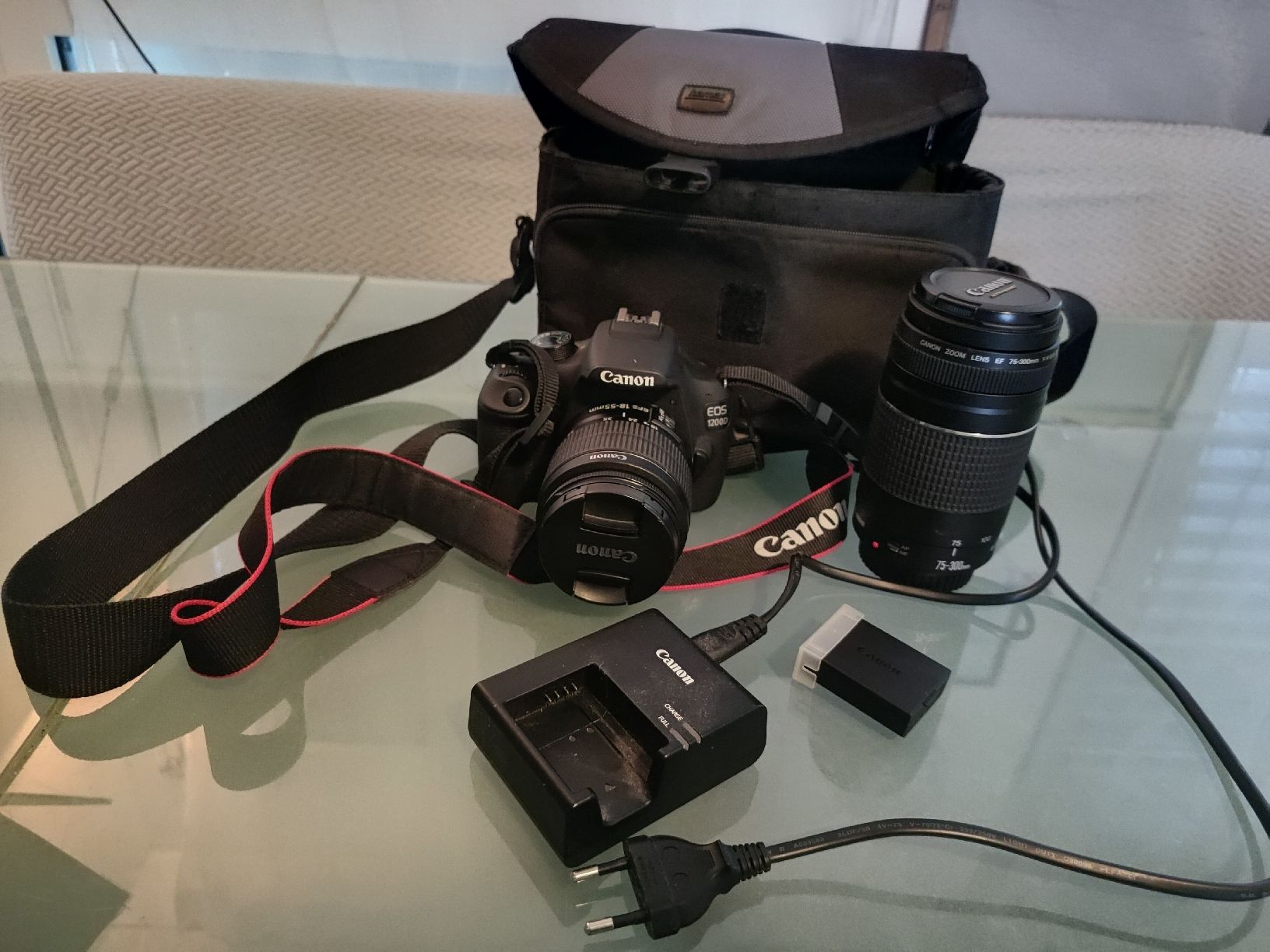 Canon Fotocamera: CanonEOS 1200D mit Zubehör – Usato da Muri AG venduto da Hallerstephan