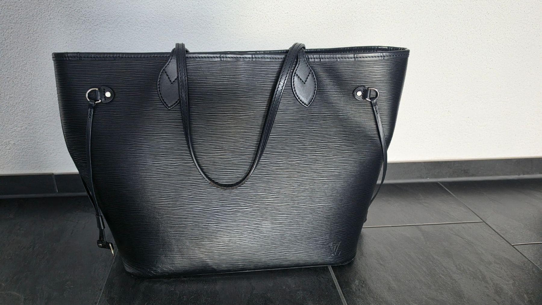 Louis Vuitton Taschen für Damen: Louis Vuitton Neverfull Epi Schwarz inkl. Pochette – Gebraucht aus Saland von zwergli90