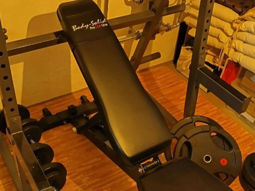 Hometrainer: Profi Hantelbank+ Multipress Rack etc. – Gebraucht aus Dättwil AG von Kleinaberfein