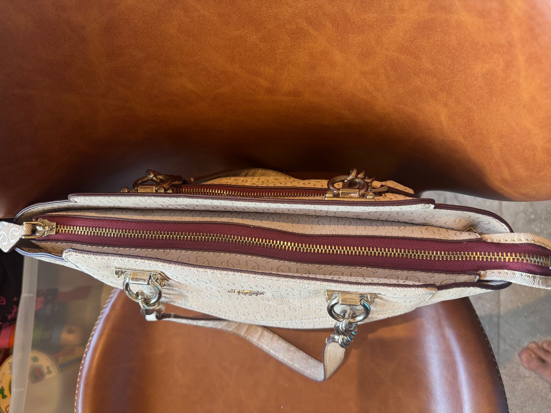 Sacs femmes: Sac main Guess – D'occasion à Vuadens par hoc_fd5p 3