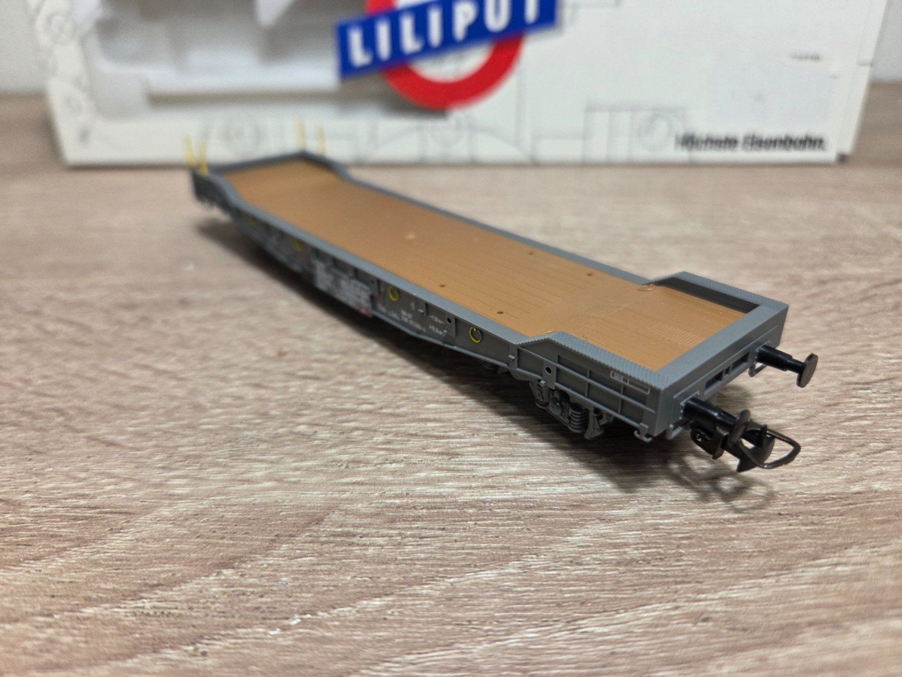 Liliput Modellini di ferrovie: Liliput 257 52 Flachwagen SBB H0 – Nuovo e nell'imballaggio originale da St-Aubin-Sauges venduto da Lo_Go 3