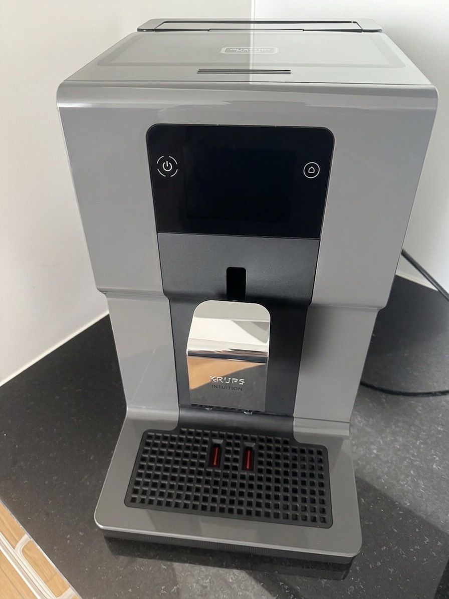 Krups Macchine per caffè & Macchine per espresso: Krups Intuition Kaffeevollautomat – Usato da Dielsdorf venduto da kara014