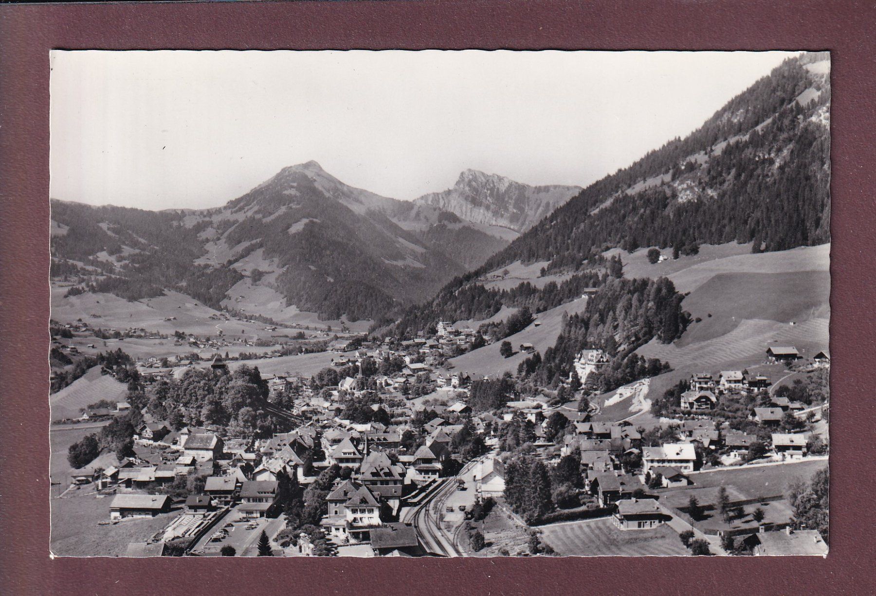 Cartoline postali: Vue aérienne - CHÂTEAU D'OEX – Usato da Pully venduto da nicecards