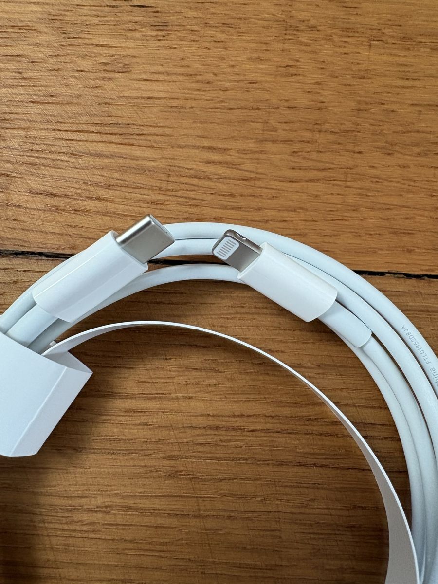 Apple Câbles: Apple USB‑C auf Lightning Kabel 1m – Neuf avec emballage d'origine à Zürich par my_butterbrot 3