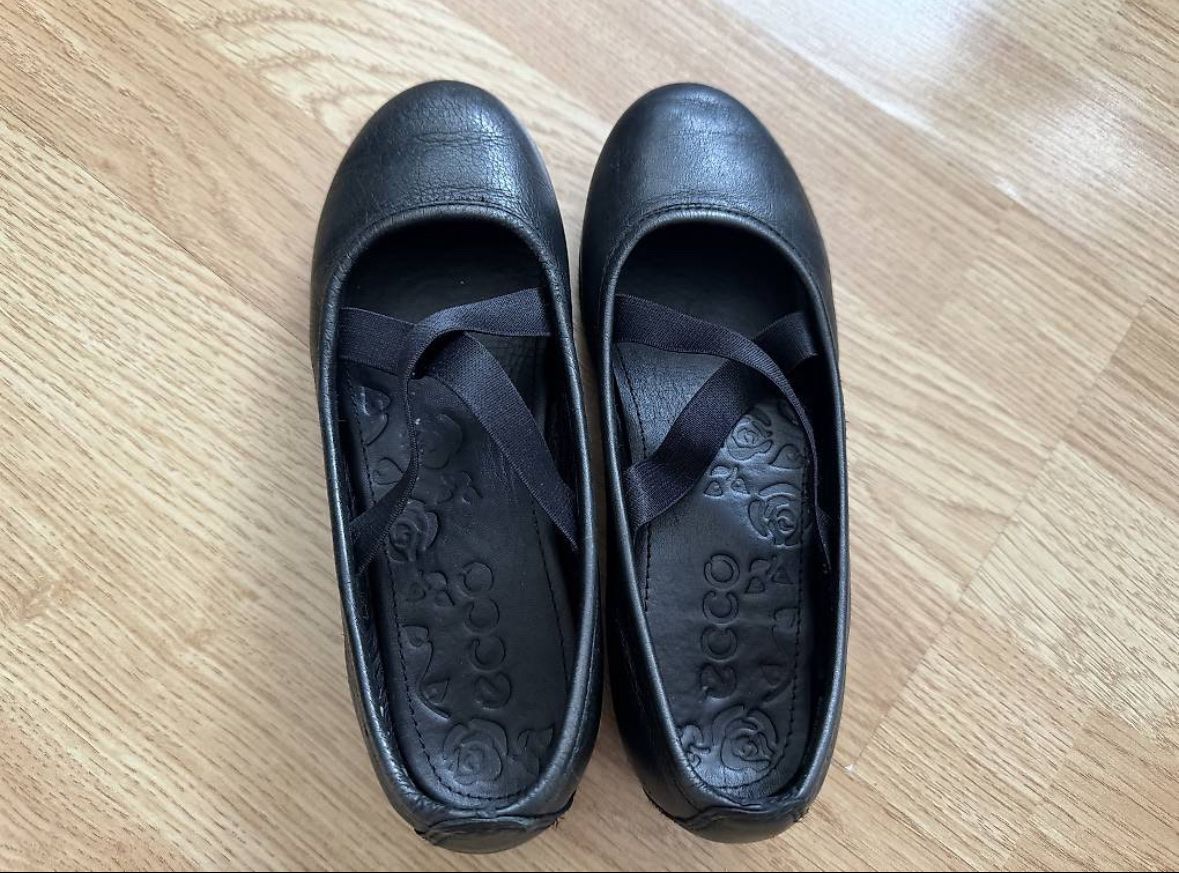 Ecco Scarpe per ragazze: Mädchen Schuhe Ballerinas Ecco gr 33 – Usato da Ennetbürgen venduto da ybo_fp2b