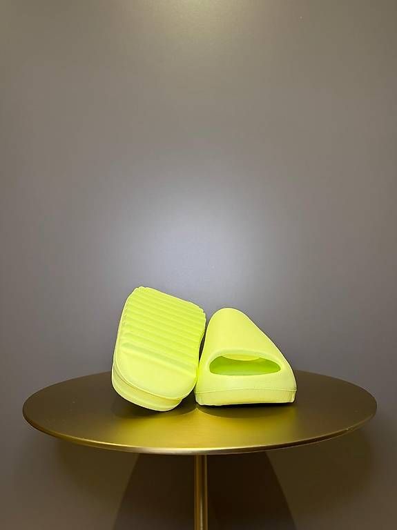 Scarpe da uomo: Yeezy Slide "Glow Green" – Usato da Langnau i. E. venduto da dis_tc9q 1