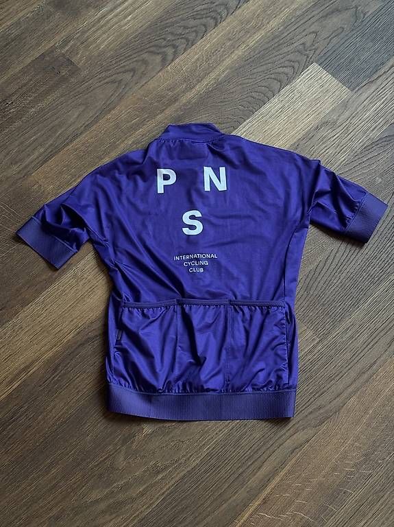 Pas Normal Studios Canottiere & Pantaloni: Pas Normal Studios Mechanism Jersey Purple - Grösse S – Usato da Zürich venduto da PhilWIL 1