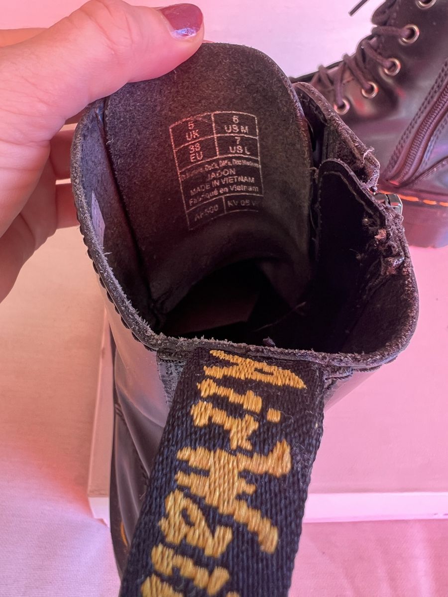 Dr. Martens Damenschuhe: Dr. Martens JADON Plateau Boots – Gebraucht aus Bäch SZ von Juliarosevin 2