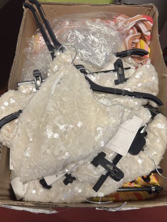 Lot neu Kleider 17 stk. 