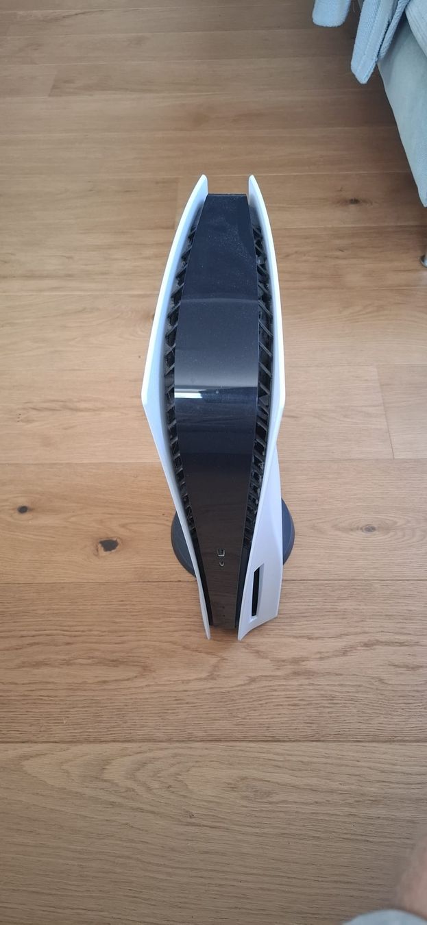 Sony Consoles: Sony PlayStation 5 mit 2 Controllern – D'occasion à Liestal par Mr.Lietsch 1