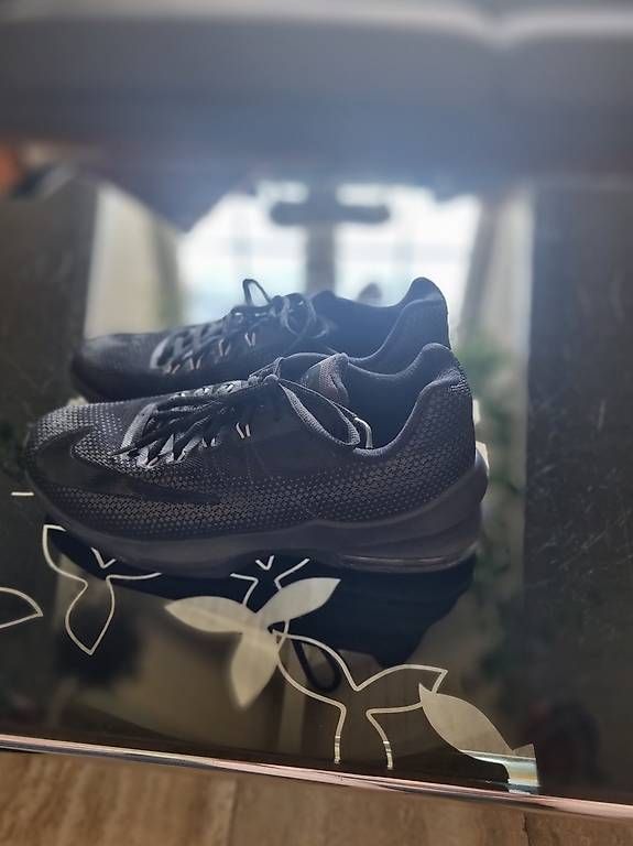 Herrenschuhe: Air Max Infuriate Low gr. 41 – Gebraucht aus Nänikon von einhorn111 1