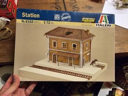 Italeri Bahnhof Modellbausatz, Nr. 6162, Massstab 1:72 (x)