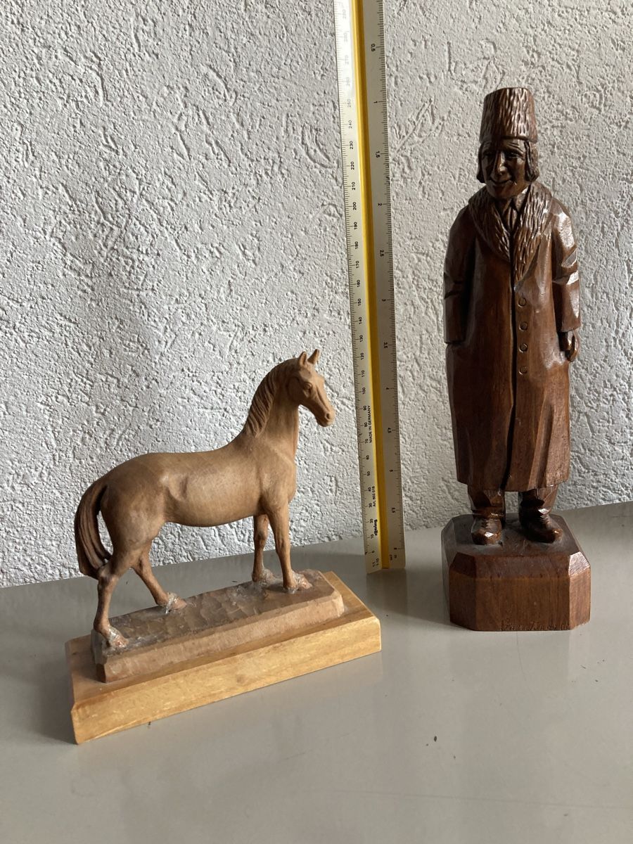 Statuette: 4 geschnitzte Figuren aus Holz – Usato da Hölstein venduto da Uhriella 3