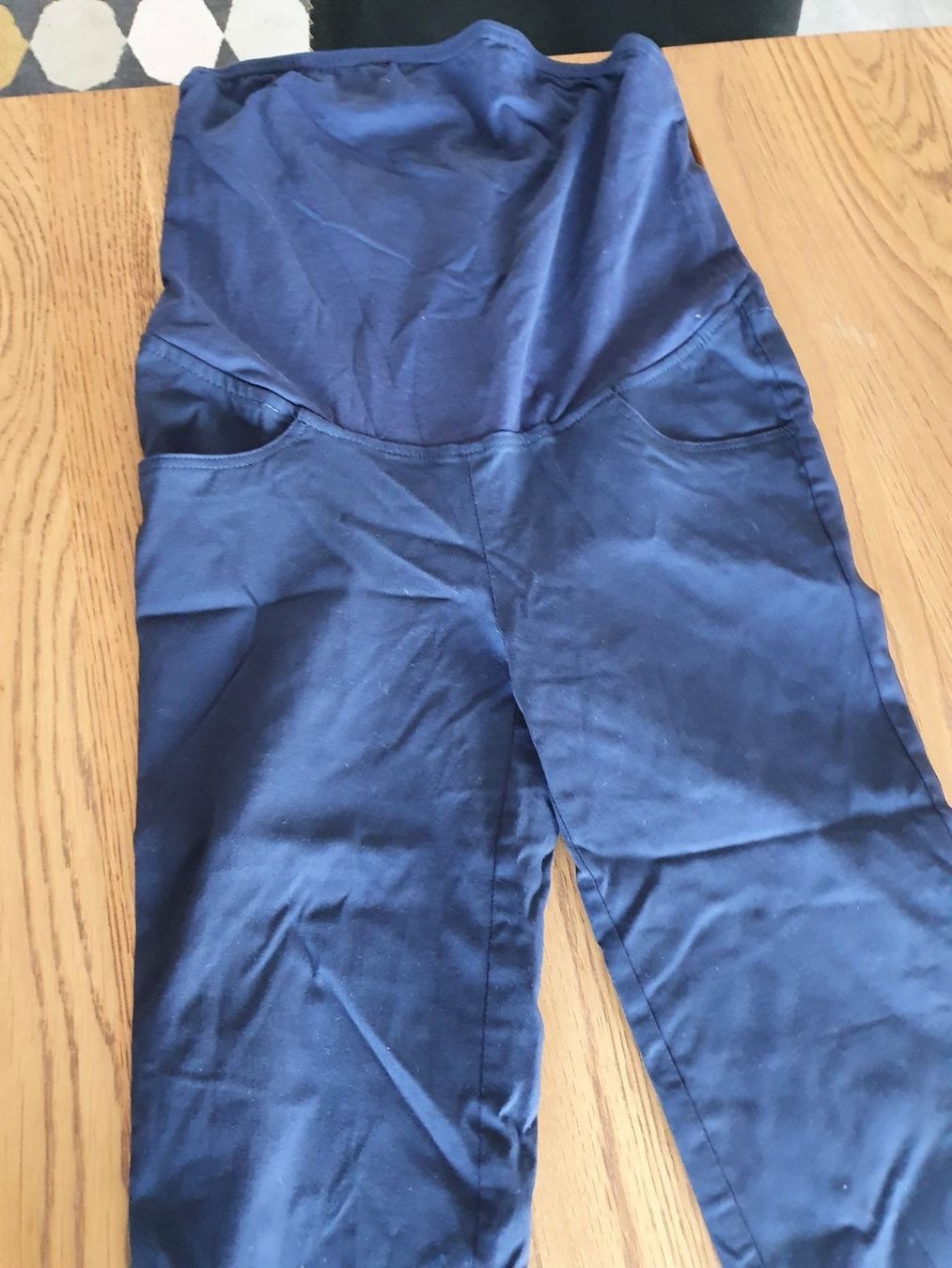 Lotti di vestiti: lots de pantalon de grossesse – Usato da Cheseaux sur Lausanne venduto da pan_skd5 7