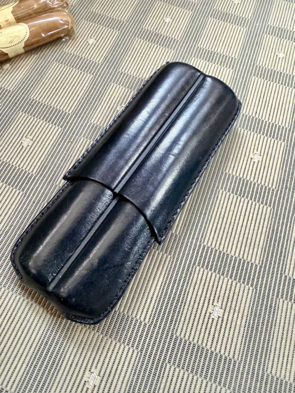 Altri Prodotti per fumatori: NA0097 Zigarrenetui Leder & 2 Davidoff Zigarren Special T – Usato da Horgen venduto da Paintingmaster 6