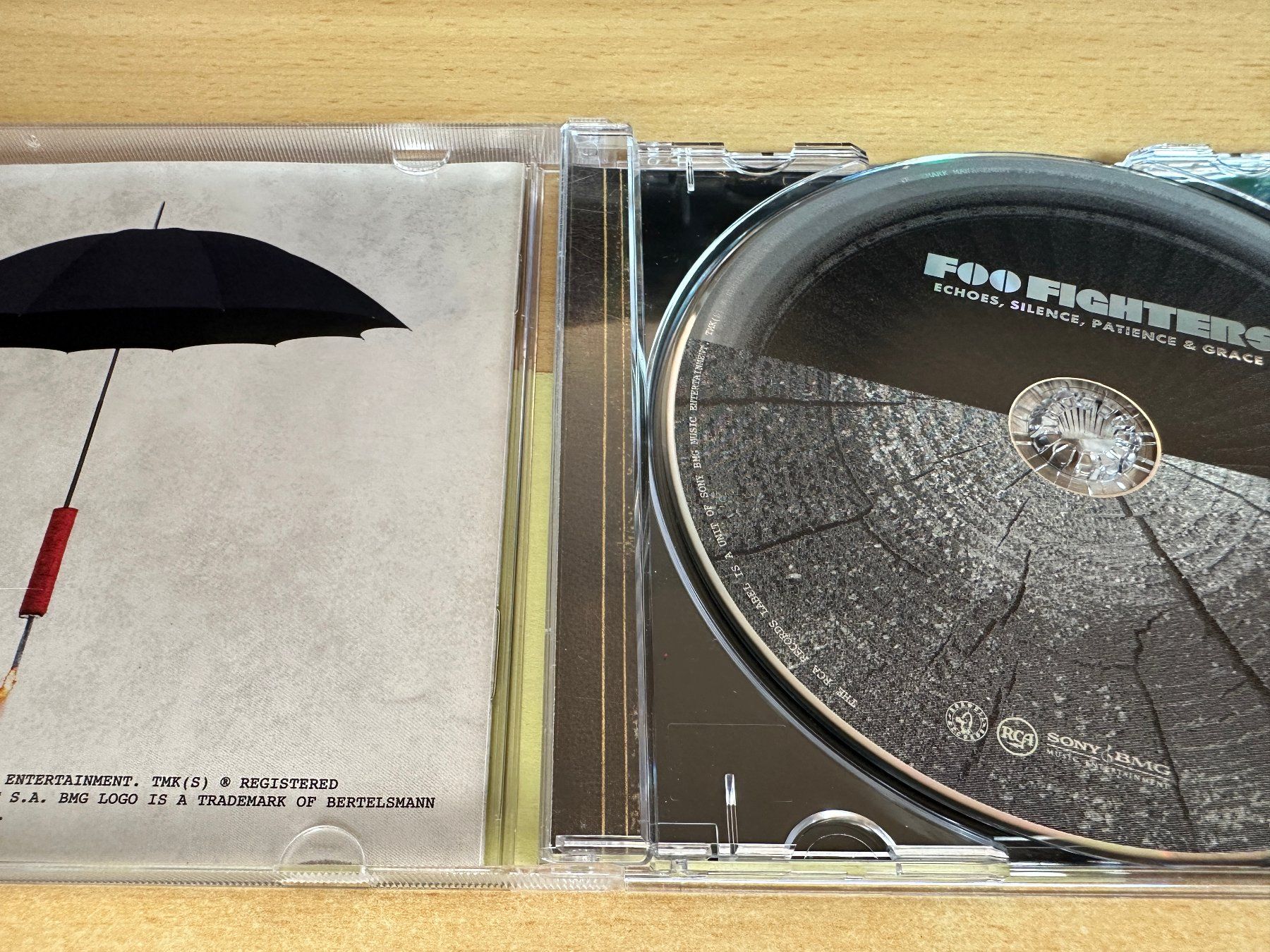 CD: E2 Foo Fighters – Echoes, Silence, Patience & Grace – Usato da Rikon im Tösstal venduto da Alpenmutz 2
