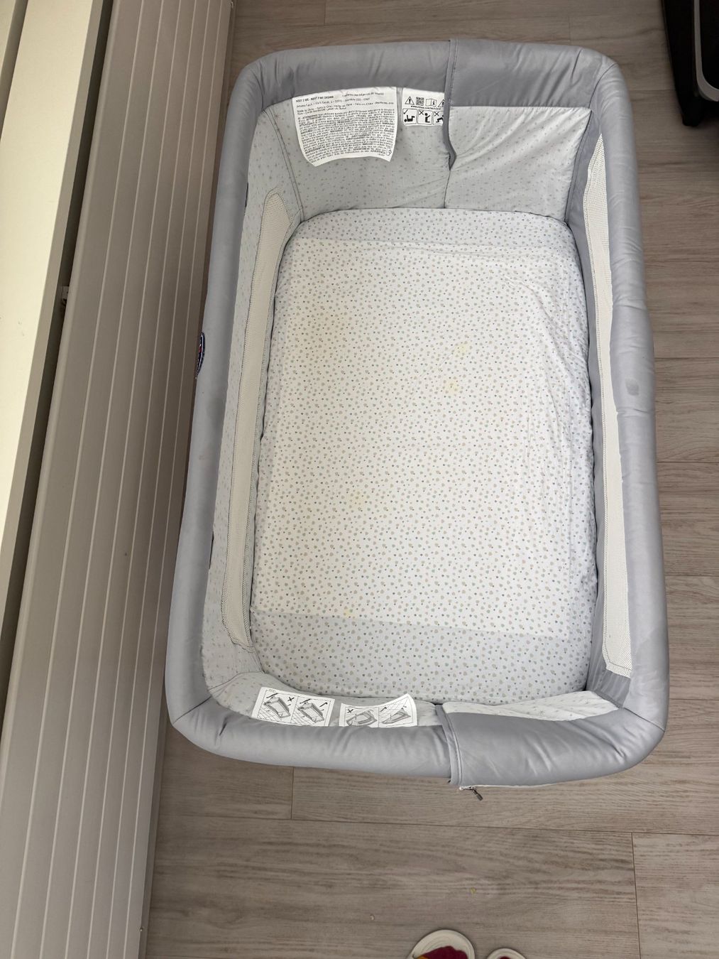 Chicco Letti: Chicco Next2Me Bedside Crib – Grey – Usato da Kilchberg ZH venduto da luj_6zm9 2
