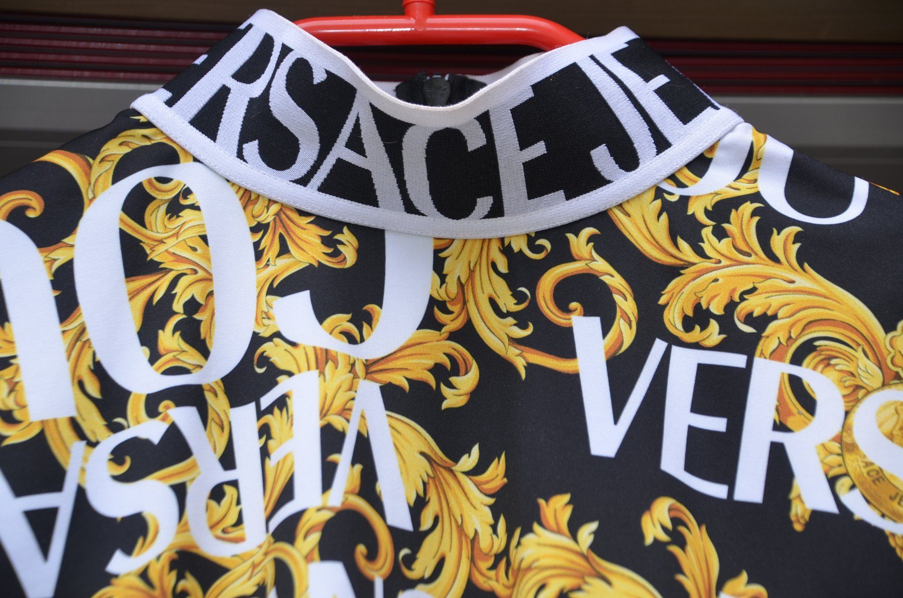 Versace Camicette: Versace Jeans Couture elastische bluse / blouse élastique .S – Usato da Collonges venduto da arashee 1