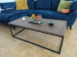 Gratis! Couchtisch Nottingham aus massiver Kiefer & Metall