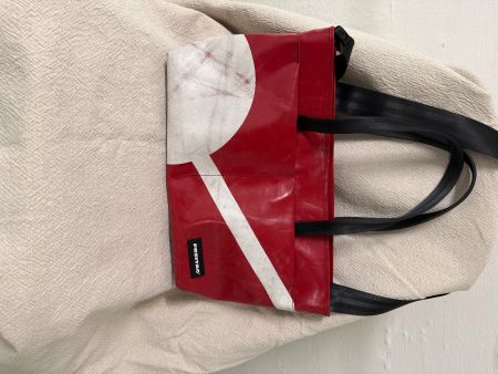 Freitag Tasche rot mit grossen weissen Kreis, Sommerlich!