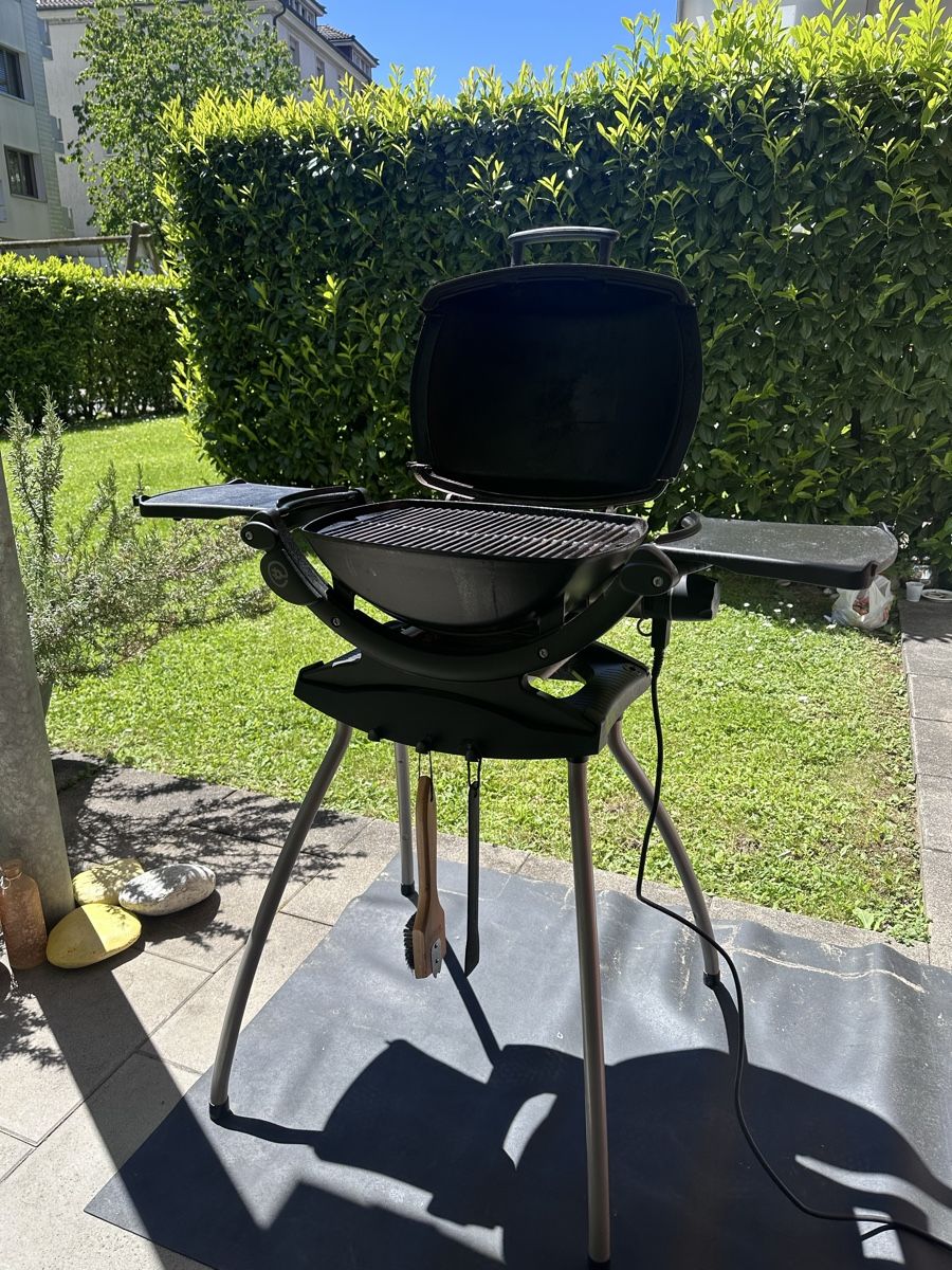 Griglie: Weber Q140 Electric Grill mit Stand – Usato da St. Gallen venduto da tirke