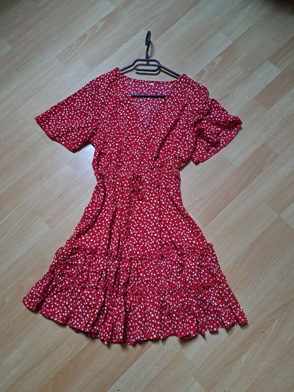 Kleider: Sommerliches, rotes Kleid mit Pünktchenmuster, Grösse M – Neu und originalverpackt aus Gommiswald von Cyndi5 1