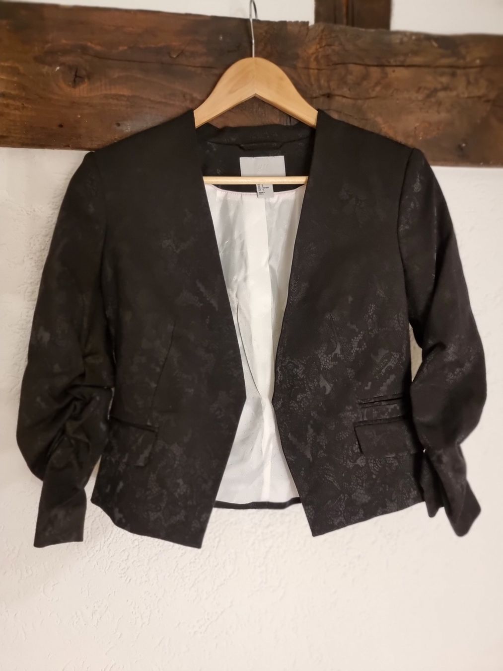 H&M Vestes: H&M cropped Blazer Gr 38 – D'occasion à Interlaken par NataliiaS