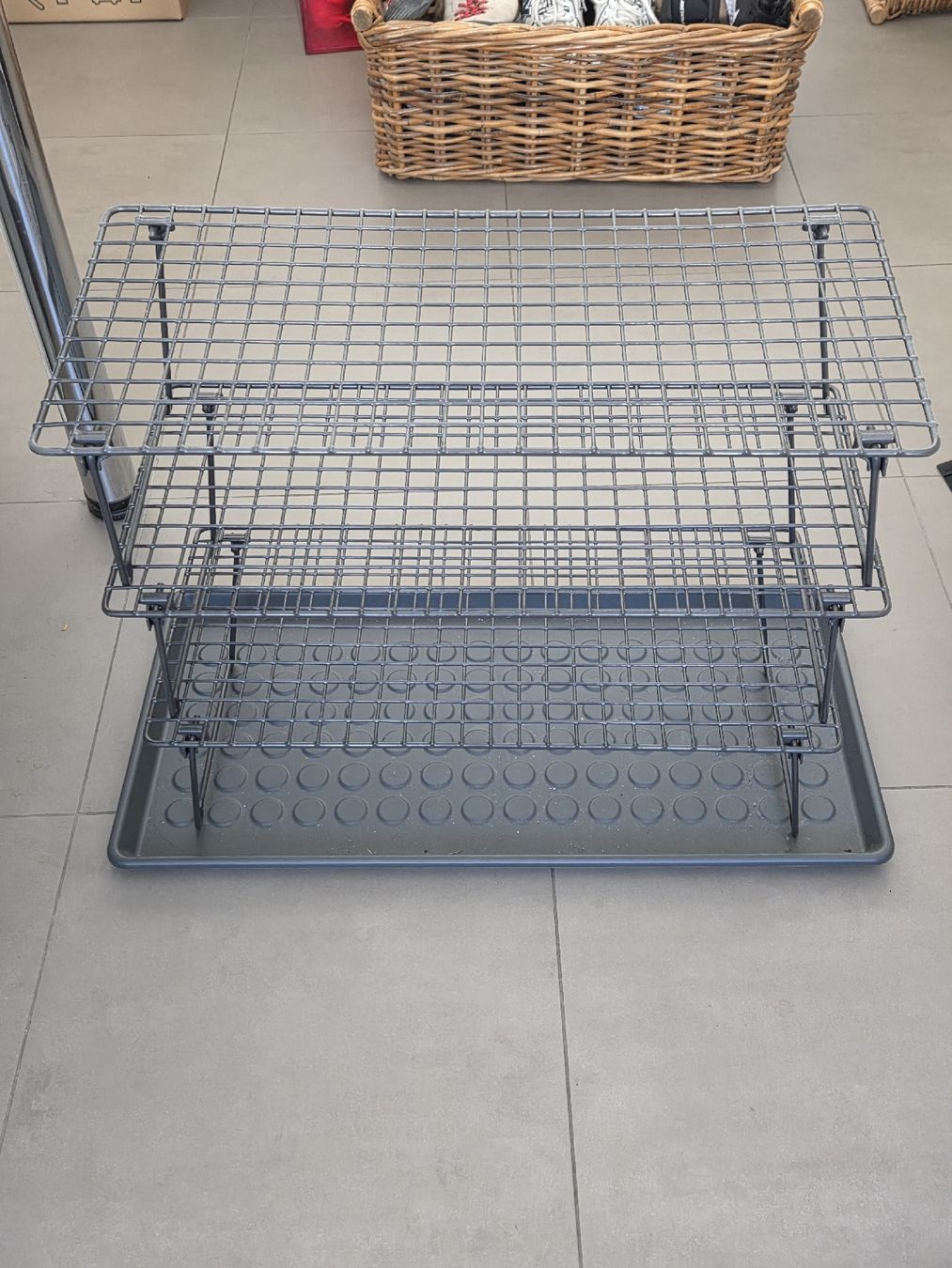 Ikea Garderobe: Schwarzes Schuhregal mit 3 Ablagen – Gebraucht aus Winterthur von max_nw6s