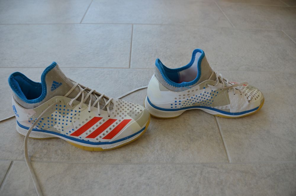 Hallenturnschuhe/Turnschuhe adidas Grösse 39 1/3 | Kaufen auf Ricardo