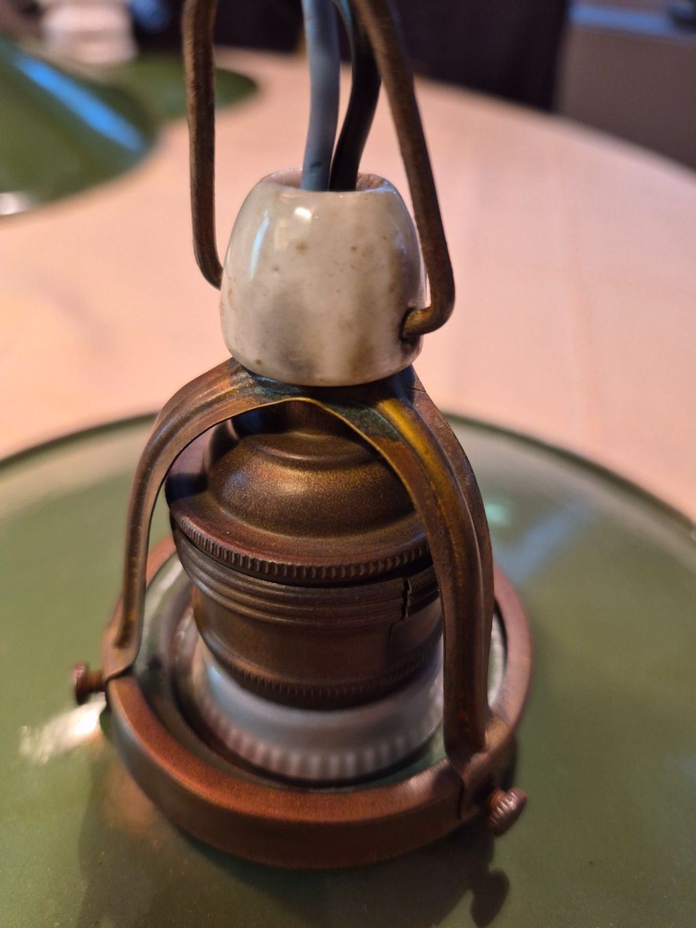 Lampade: Lampe ancienne en métal émaillé – Usato da charmoille venduto da mir_my9f 1