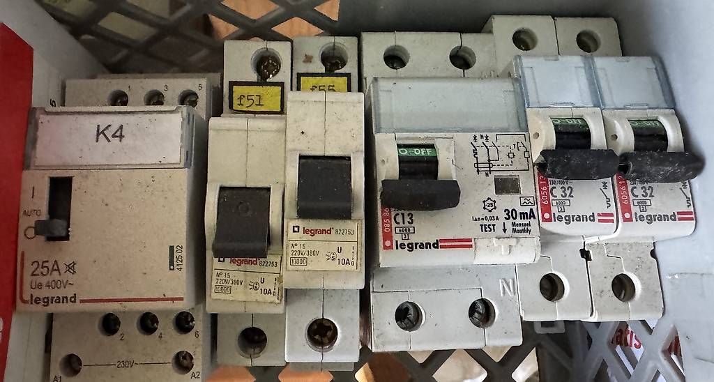 Alimentazione elettrica: Matériel électrique divers – Usato da Lentigny venduto da EcuProd1 2