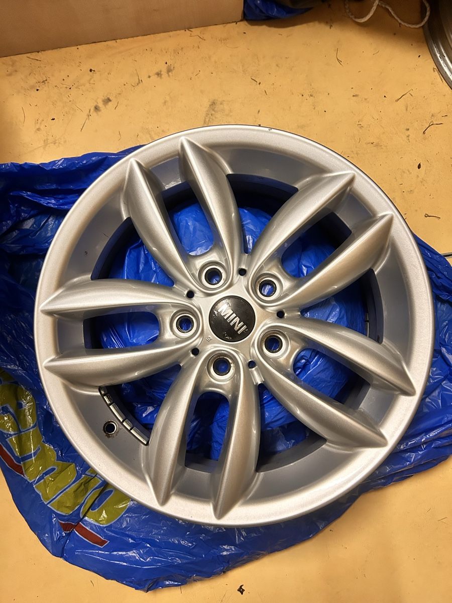 Mini Felgen: Mini Felgen original 7j x 17 eh2+ – Gebraucht aus Schlieren von panos94 4