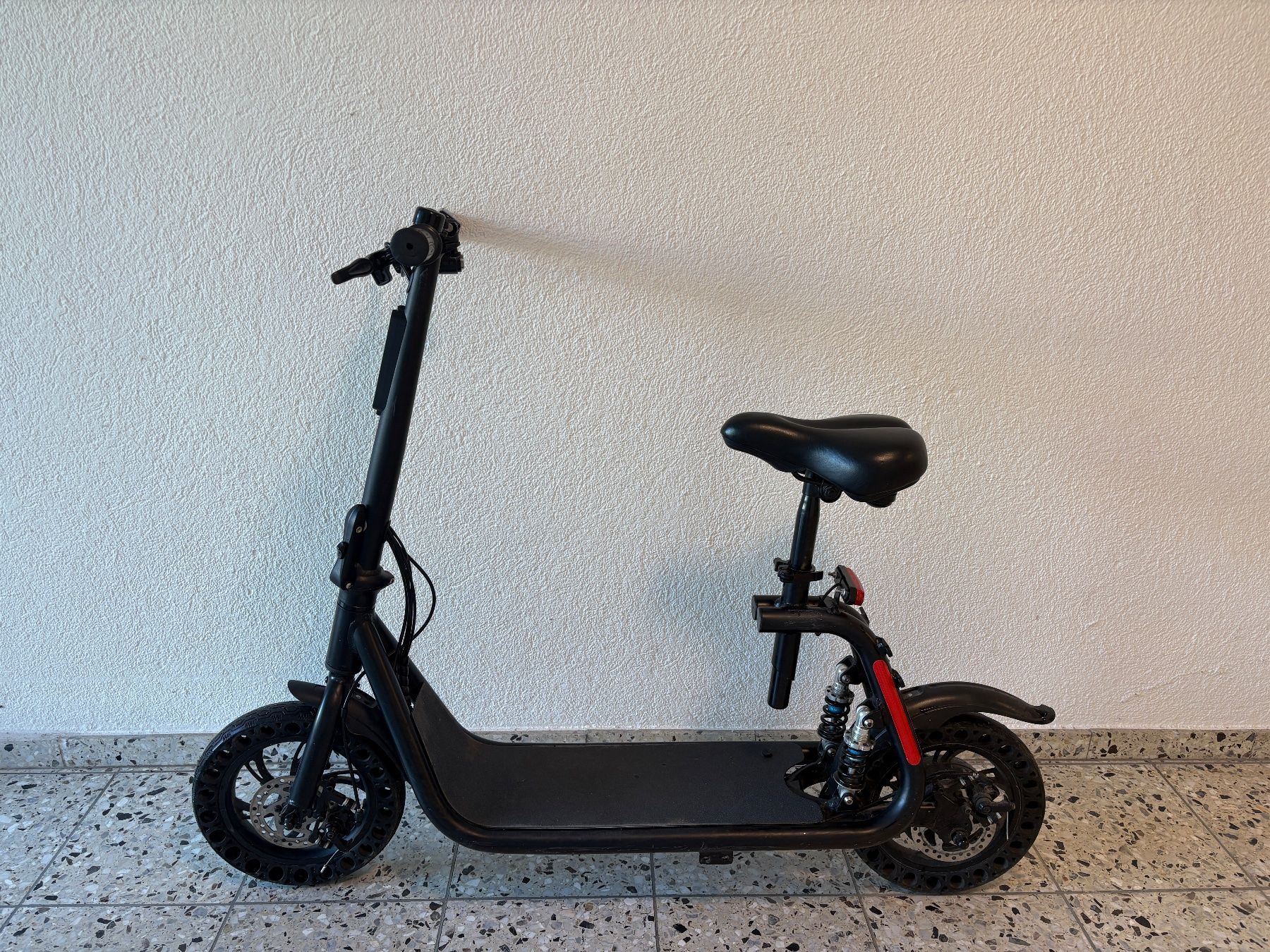 Veicoli elettrici: E-roller/ Escooter – Usato da Hombrechtikon venduto da ina_n8gz 2