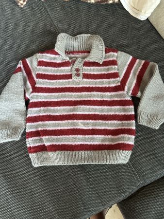 Handgestrickter Knabenpullover