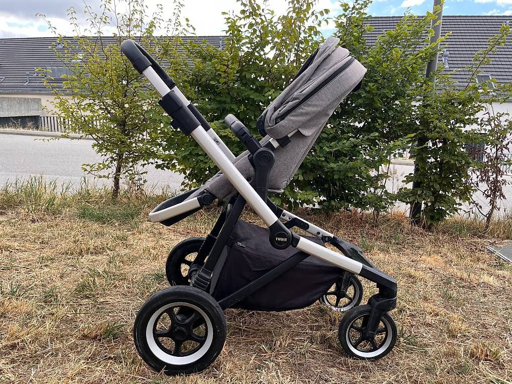 Thule Kinderwagen: Poussette Thule Sleek+bundle complet-tous les accessoires – Gebraucht aus Jongny von shark43 2