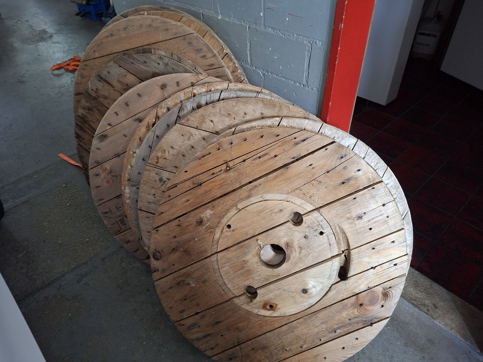 Articoli in legno: Holzspulendeckel, 10  Stk. gebraucht – Usato da Oberhasli venduto da Cortina 1