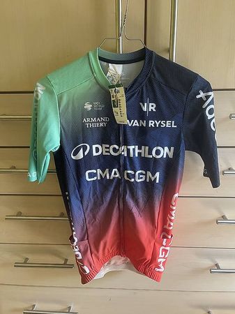 Decathlon Teamtrikot mit Autogramm von Stefan Bissegger