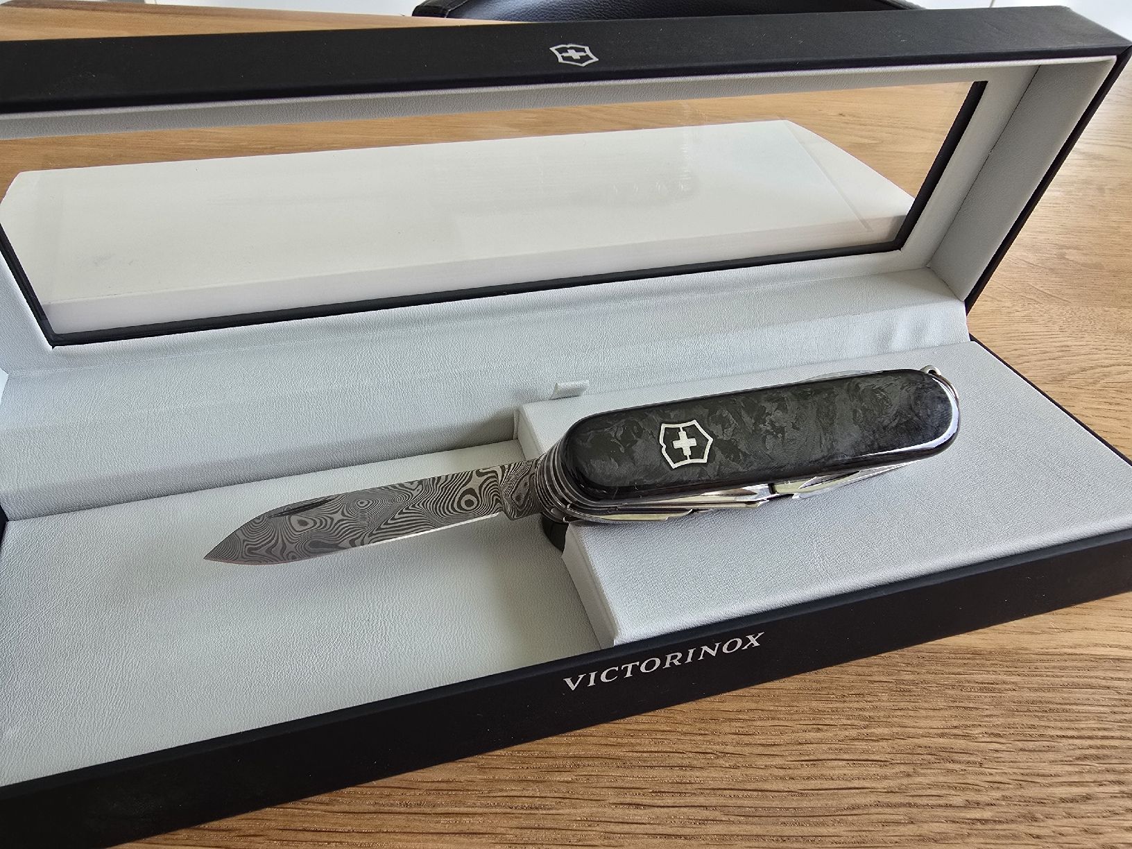 Victorinox Coltelli tascabile: Victorinox Damast 2021 – Nuovo e nell'imballaggio originale da Cham venduto da JonnySZ 2
