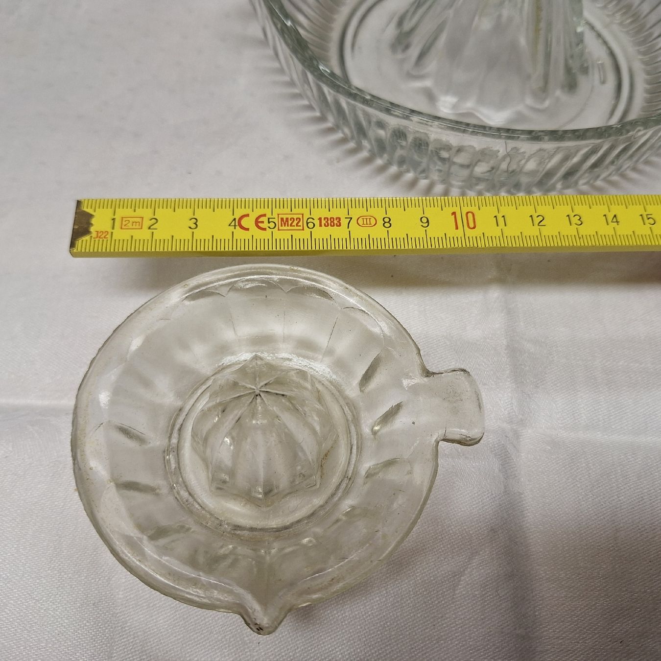 Küchengeräte: Alte Zitronenpressen aus Glas – Gebraucht aus Winterthur von Goldpipau 7