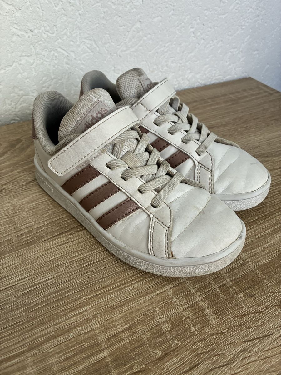Scarpe per ragazze: Adidas Turnschuhe, Grösse 30 – Usato da Widen venduto da Swiffylein 1