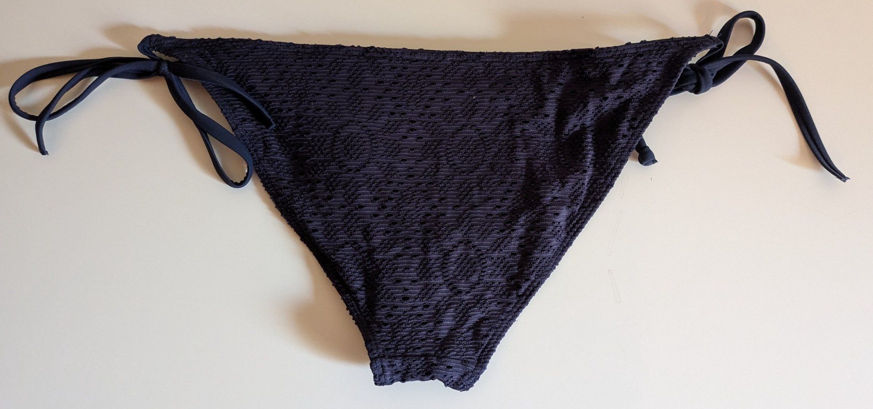 Costumi da bagno & Bikini: Slip‑Bikini Größe EU 42 – Usato da Biasca venduto da TheSeo 1