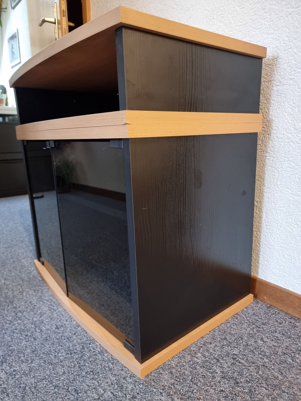 TV Möbel: Fernsehmöbel mit 2 Glastüren – Gebraucht aus Reigoldswil von Rueschelrutscher 1
