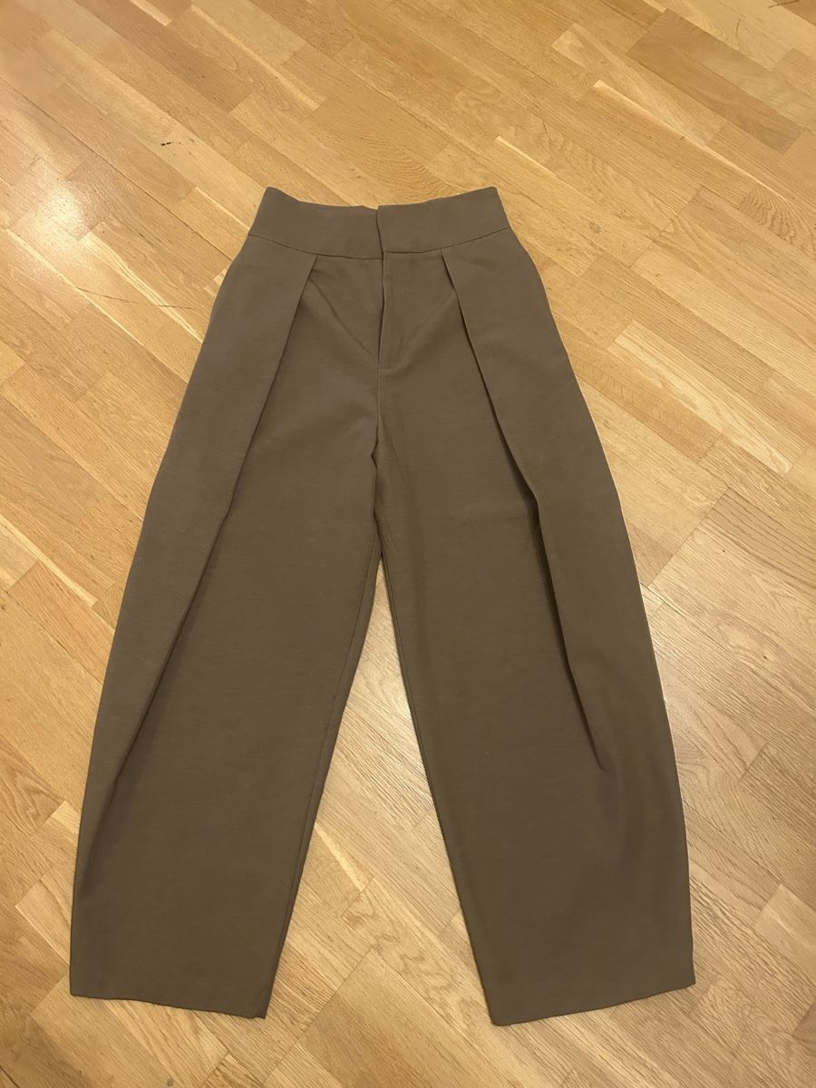 Zara Pantaloni: Neue coole Zarahose gr m – Nuovo (secondo la descrizione) da Allschwil venduto da selake990673