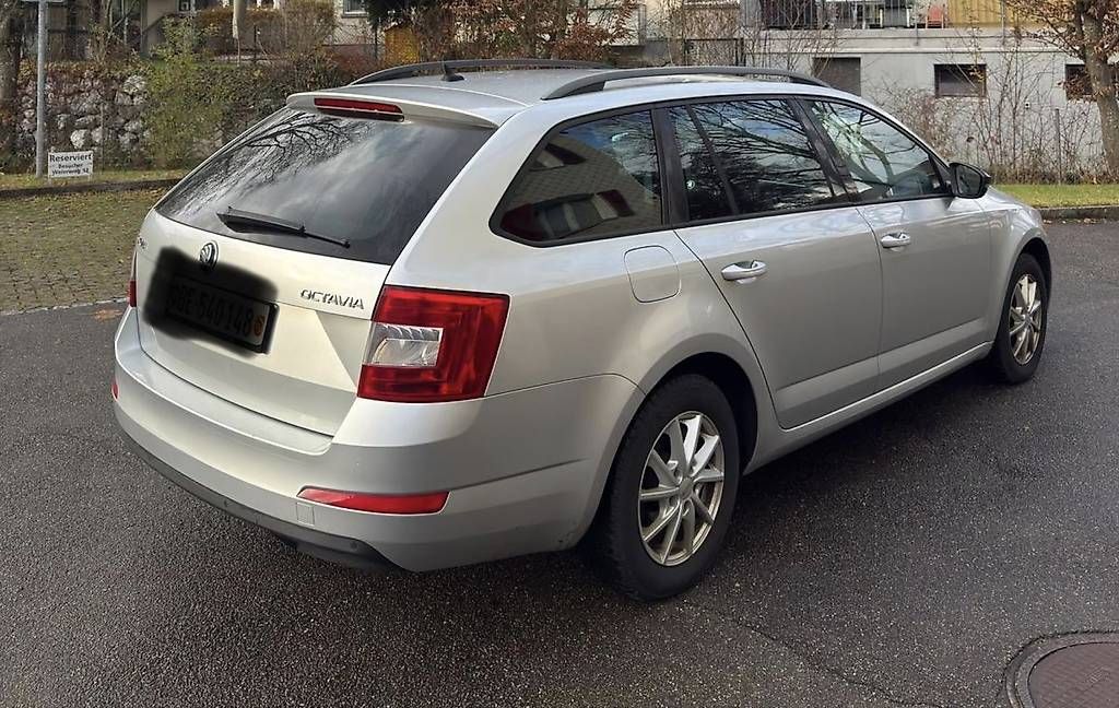 Skoda Automobili: SKODA OCTAVIA 1.6 Kombi – Usato da Liebefeld venduto da Thunplayaz 2