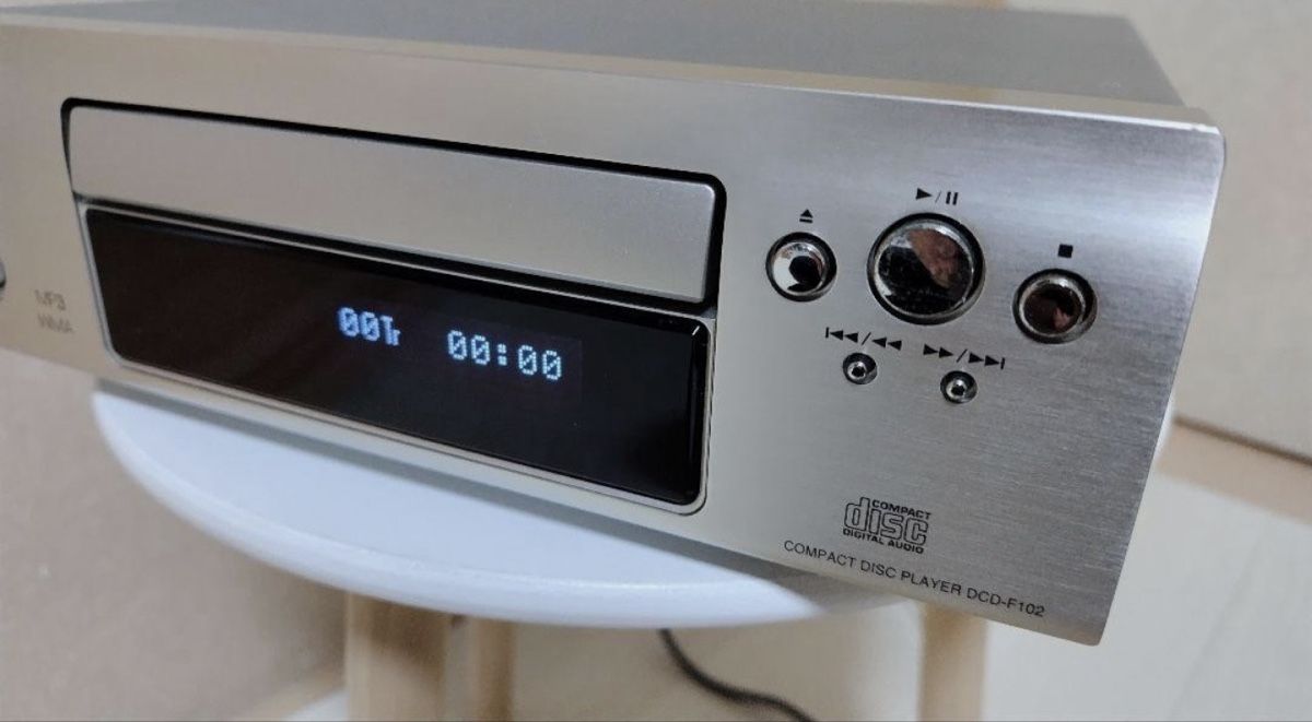 Denon Lettore multimediale & Streamer: Denon DCD-F102 HiFi CD-Player silber – Usato da Trimbach venduto da ELITA-5 1