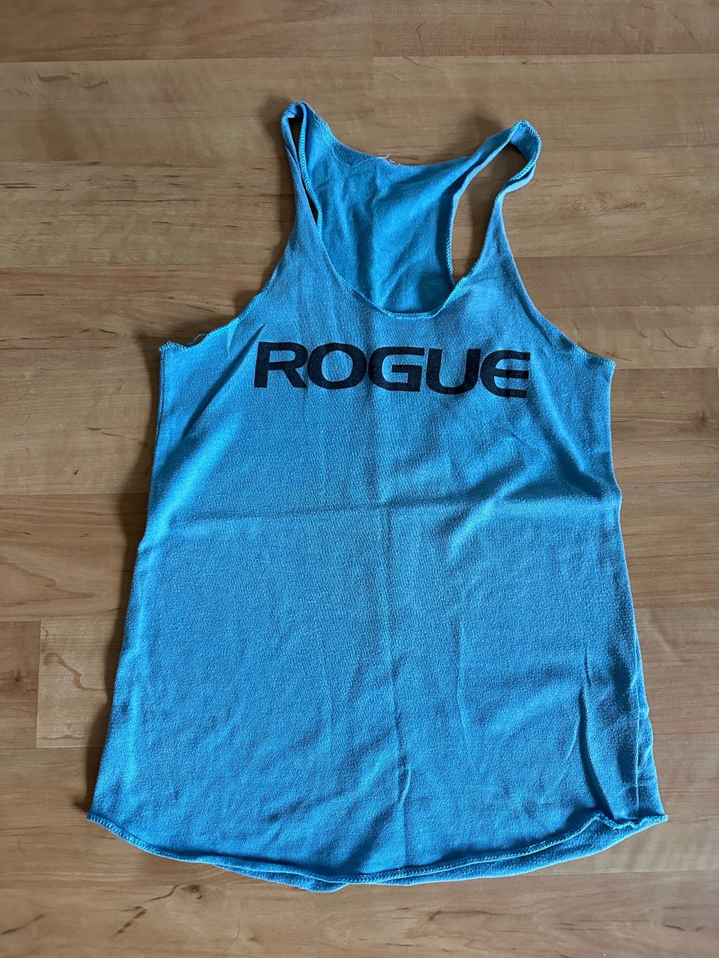 Top: 3 Rogue Tanktops – Usato da Windlach venduto da Joice14 1