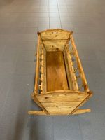 Antike Wiege aus Holz, tolles Design, muss abgeholt werden