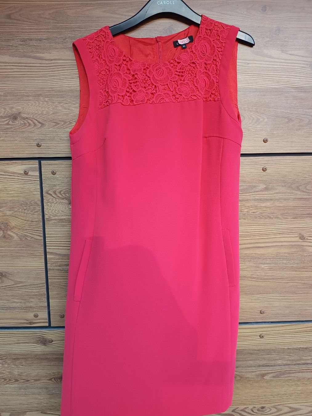 Caroll Vestiti: Robe Caroll taille 44 rouge comme neuve – Nuovo (secondo la descrizione) da Genève venduto da Brachiopode